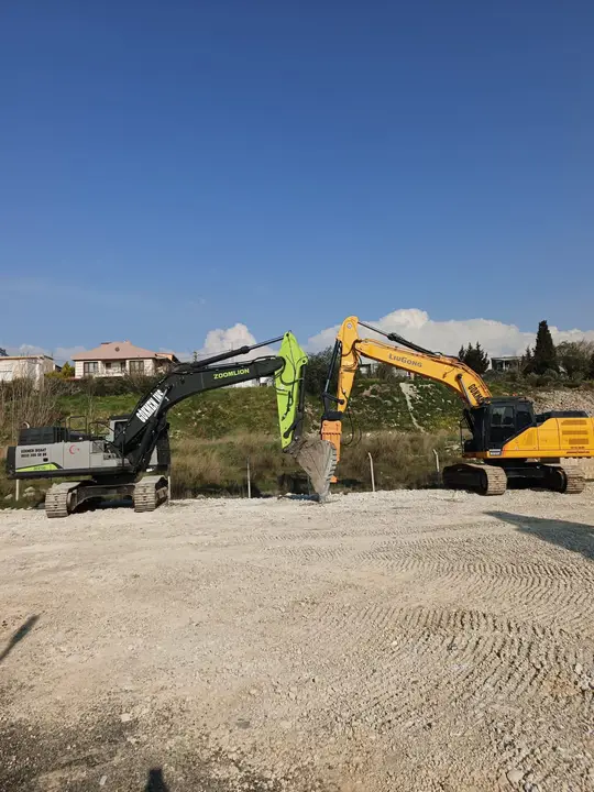 Çanakkale Palplanş: sahada ekskavatör ve vibro çakıcı