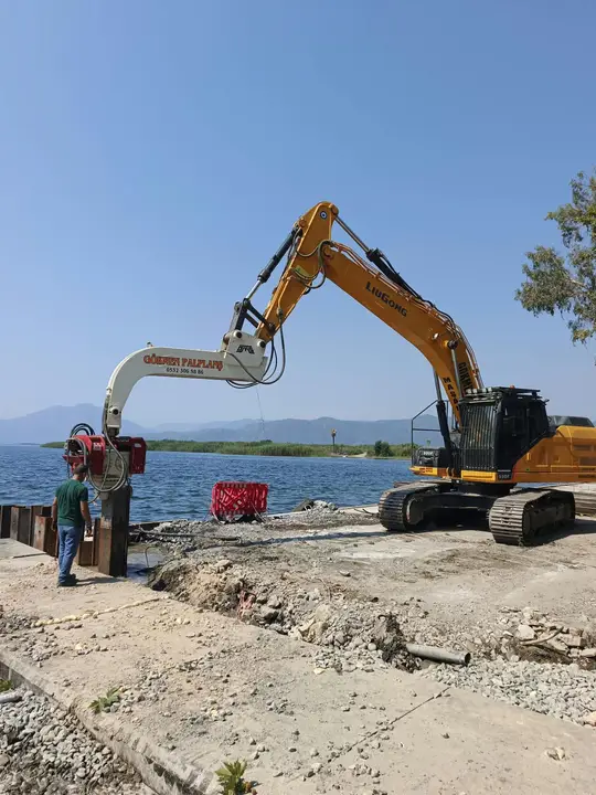 Çanakkale Palplanş: kıyı kenarında palplanş çakımı