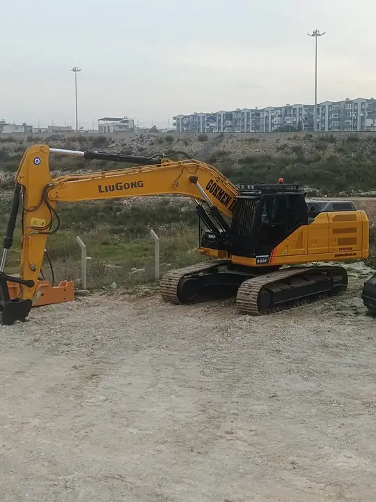 Çanakkale Palplanş: şantiyede vibro çakıcı ekipmanı